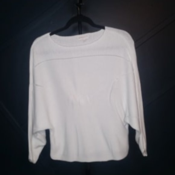White Knit Top w/ details - Picture 1 of 1
